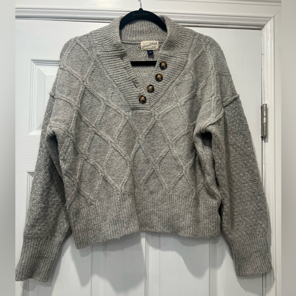 Universal Thread Gray V-Neck Buttoned Women Sweater